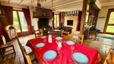Coin salon dans l'établissement La Charreterie - Maison de charme avec jardin & aire de jeux - Côte d'Albâtre