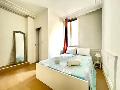 Un ou plusieurs lits dans un hébergement de l'établissement Charming Haussmannian Apartment HyperCentre