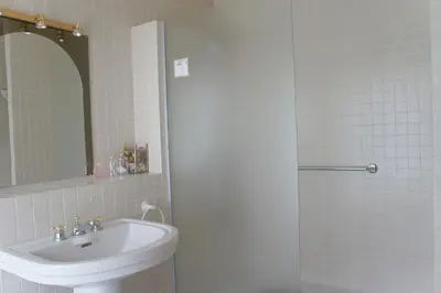 Salle de bains dans l'établissement Le Franquevillette