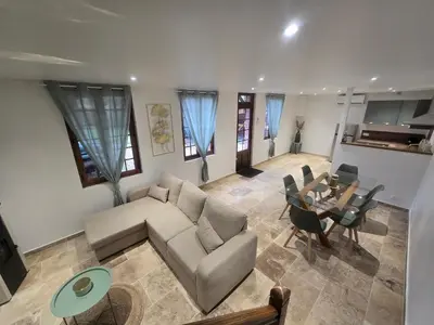 Coin salon dans l'établissement Maison Normande bord de rivière
