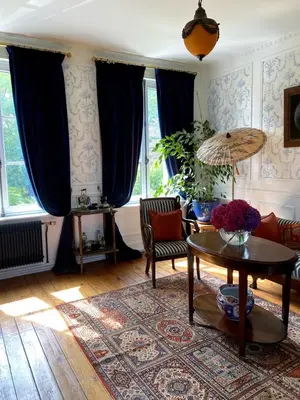 Coin salon dans l'établissement Chambre d'hôtes Marina - Château Le Bas Bleu