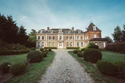Jardin de l'établissement Chambre d'hôtes Lou - Château Le Bas Bleu