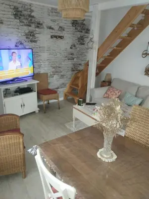 Télévision ou salle de divertissement dans l'établissement La plume