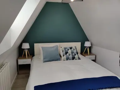 Un ou plusieurs lits dans un hébergement de l'établissement Maison Rénovée & Spacieuse, Idéale Familles & Groupes, Proche Aéroport