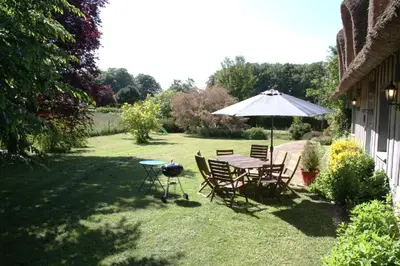 Jardin de l'établissement La chaumière de l'épine - Maison paisible entre forêts & plages