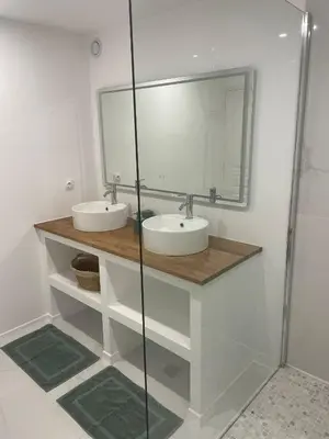 Salle de bains dans l'établissement Studio Les Hauteurs de Juziers
