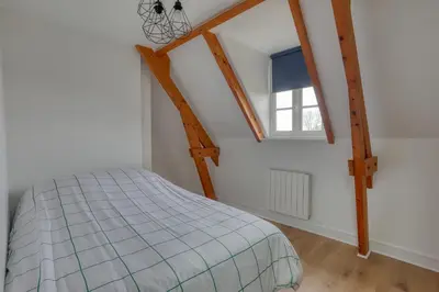 Un ou plusieurs lits dans un hébergement de l'établissement Maison spacieuse pour 8 personnes avec jardin
