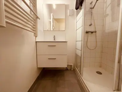 Salle de bains dans l'établissement Nuit sous le Clocher - 374