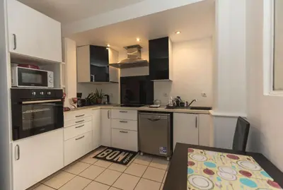 Cuisine ou kitchenette dans l'établissement Grande maison des Compagnons