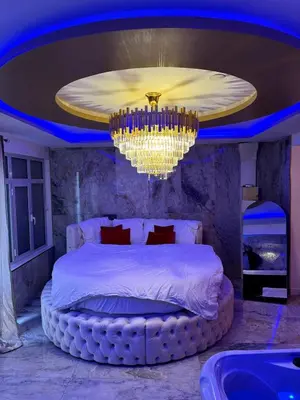 Un ou plusieurs lits dans un hébergement de l'établissement Golden house 2 - Jacuzzi