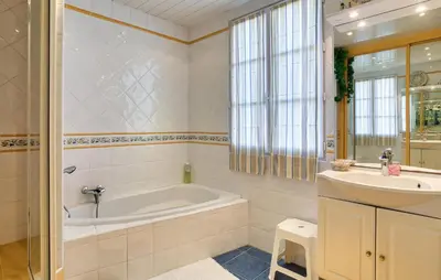 Salle de bains dans l'établissement 3 Bedroom Awesome Home In Vernon