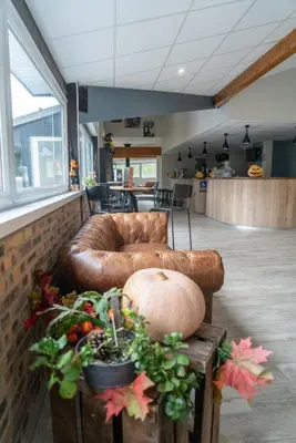 Coin salon dans l'établissement VVF Normandie Forges-les-Eaux