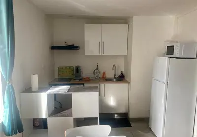 Cuisine ou kitchenette dans l'établissement T3 cosy à 8 min de Rouen centre