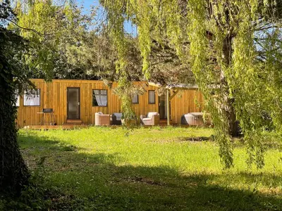 Jardin de l'établissement Le Gîte des Oiseaux Un Mobil-Home au Cœur des Champs