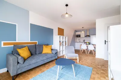 Cuisine ou kitchenette dans l'établissement Une coloc en ville 2 - 376