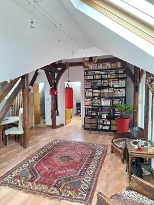 Bibliothèque dans l'appartement