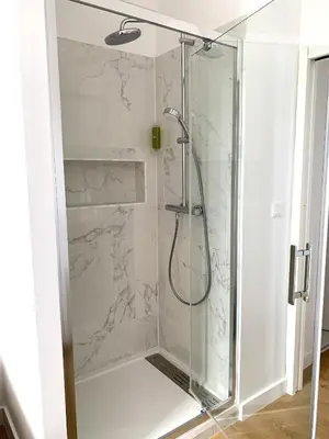 Salle de bains dans l'établissement Les bons Enfants 5