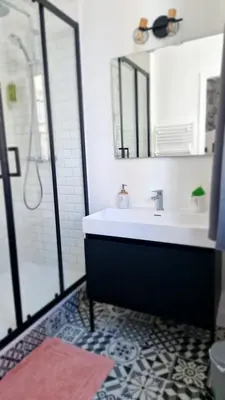 Salle de bains dans l'établissement Les Bons Enfants 6