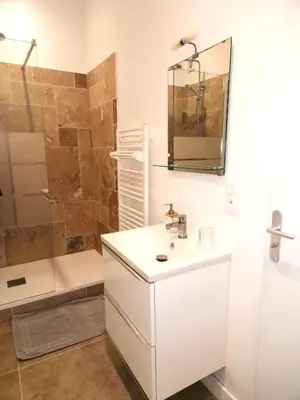 Salle de bains dans l'établissement Les Bons Enfants 3
