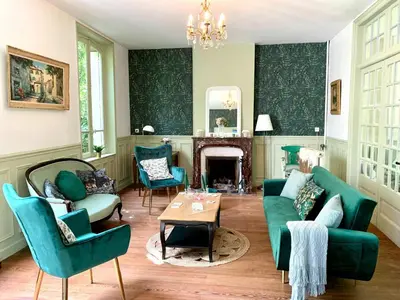 Coin salon dans l'établissement Historic Residence Near Lyons Forest