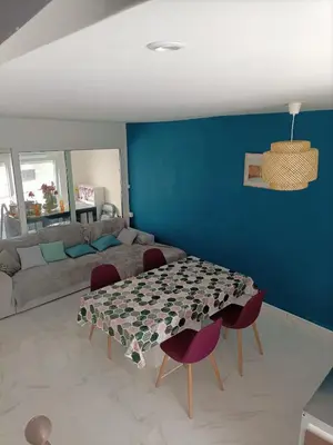 Coin salon dans l'établissement Maison spacieuse de 2 chambres avec cour