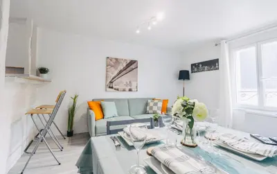Télévision ou salle de divertissement dans l'établissement Dieppe Cosy duplex à 2 min du Port et Restaurants Plage à 300m