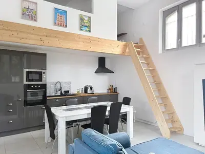 Cuisine ou kitchenette dans l'établissement Loft cosy jaccuzi & terrasse