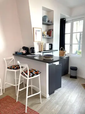 Cuisine ou kitchenette dans l'établissement La Petite Jeannette Studio