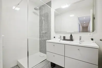 Salle de bains dans l'établissement Magnifique Chambre dans une collocation design