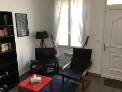 Bibliothèque dans la maison de vacances