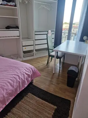 Un ou plusieurs lits dans un hébergement de l'établissement Apartment - 1min to train station - 13min to Paris