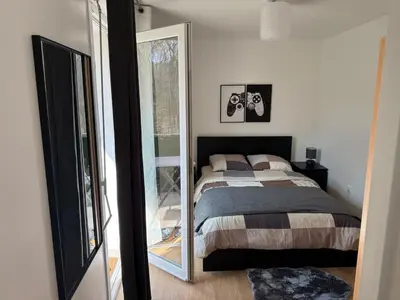 Un ou plusieurs lits dans un hébergement de l'établissement Cosy apartment near Paris