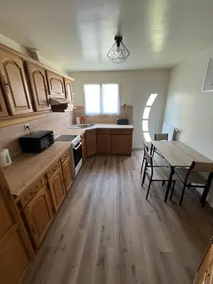 Cuisine ou kitchenette dans l'établissement La maison des amis