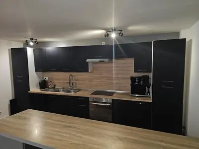Cuisine ou kitchenette dans l'établissement Le REFUGE DIEPPOIS plein centre ville BY HOLIDIEPPE
