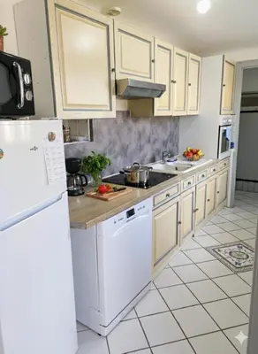 Cuisine ou kitchenette dans l'établissement Maison authentique du Vexin