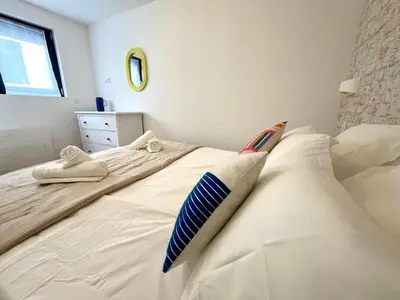Un ou plusieurs lits dans un hébergement de l'établissement Appartement le Pop Art, à deux pas du Port