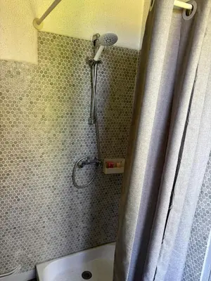 Salle de bains dans l'établissement La cabane au fond du jardin