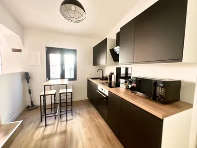 Cuisine ou kitchenette dans l'établissement L'Annexe, à deux pas du port