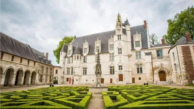 Jardin de l'établissement Confort et calme en cœur de villes