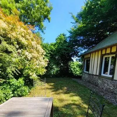 Jardin de l'établissement Le Vue sur Seine