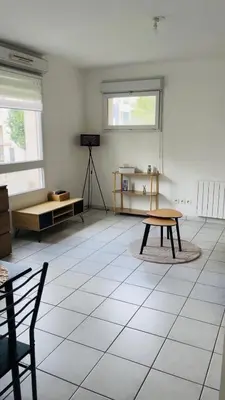 Coin salon dans l'établissement Appartement 2 personnes sur Amiens