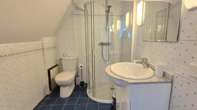 Salle de bains dans l'établissement Domaine de la Ferme de Tumbrel