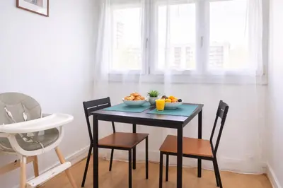 Plan de l'établissement La Pause Franche - Familles et pros, parking, 2 sdb, 9 pers