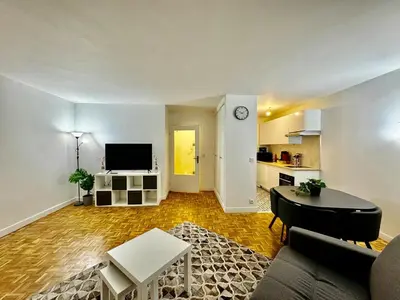 Télévision ou salle de divertissement dans l'établissement Apartment in Cergy Prefecture