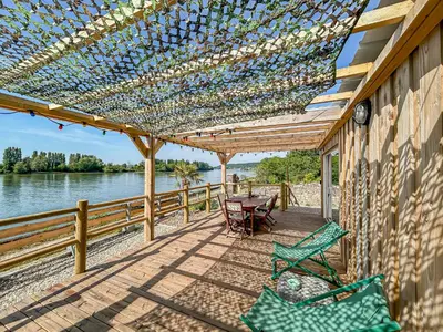 Vue sur la rivière ou le fleuve situé(e) à proximité de la maison de vacances