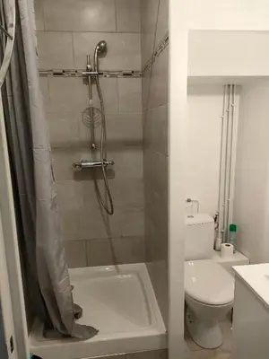 Salle de bains dans l'établissement Joli studio entre port et plage