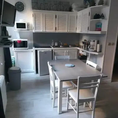 Joli studio entre port et plage