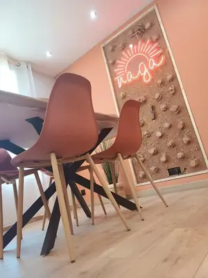 Coin salon dans l'établissement Le Naga - Confortable avec Vue sur la Cathédrale