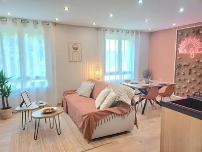 Coin salon dans l'établissement Le Naga - Confortable avec Vue sur la Cathédrale