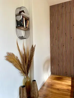 Bibliothèque dans l'appartement